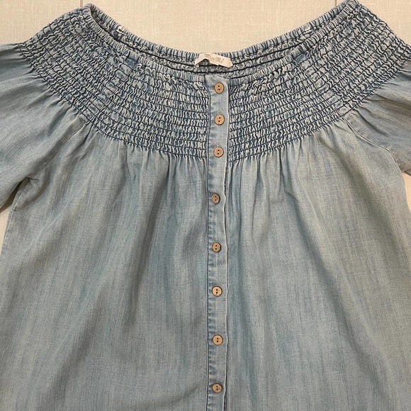 Miss Me Off the shoulder Blue denim Blouse Size Small - Picture 2 of 9